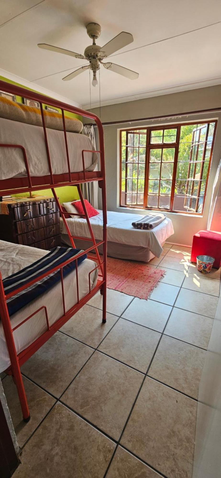 Old Vic Travellers Inn Nelspruit ネルスプロイト エクステリア 写真