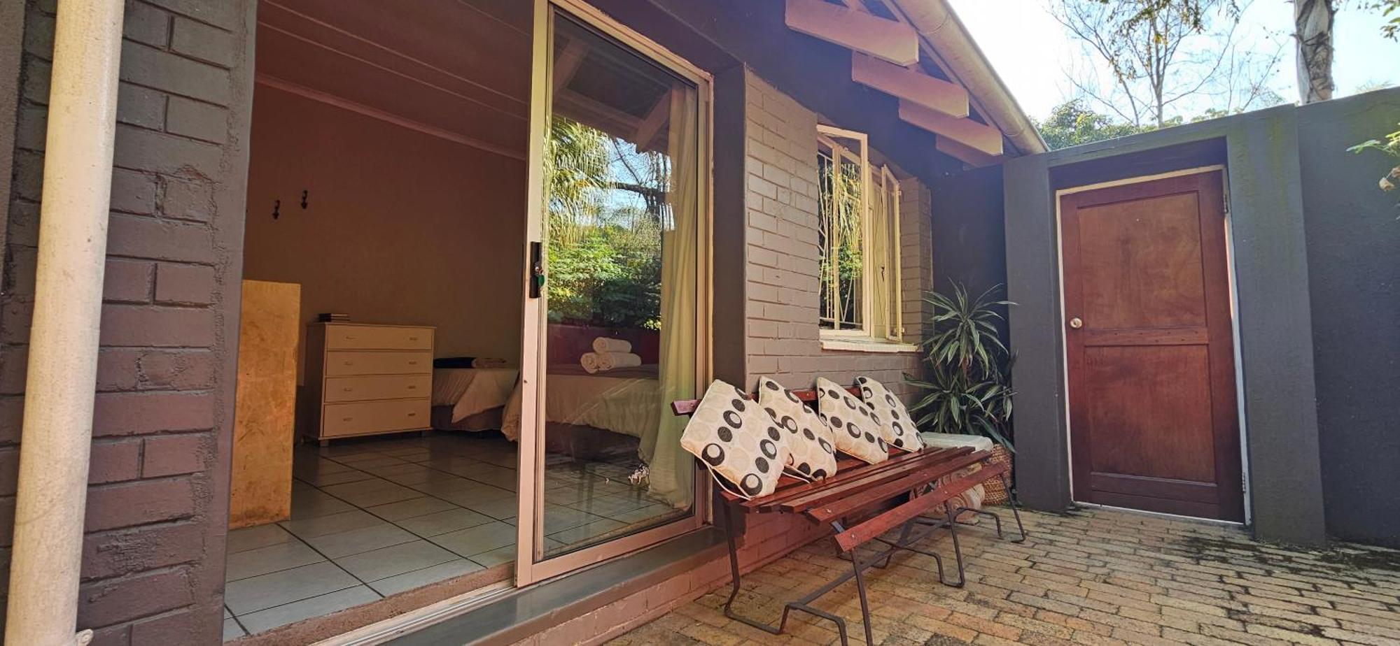 Old Vic Travellers Inn Nelspruit ネルスプロイト エクステリア 写真