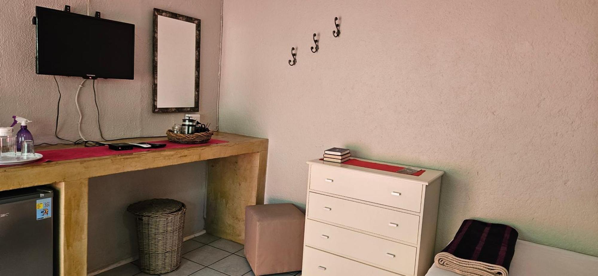 Old Vic Travellers Inn Nelspruit ネルスプロイト エクステリア 写真