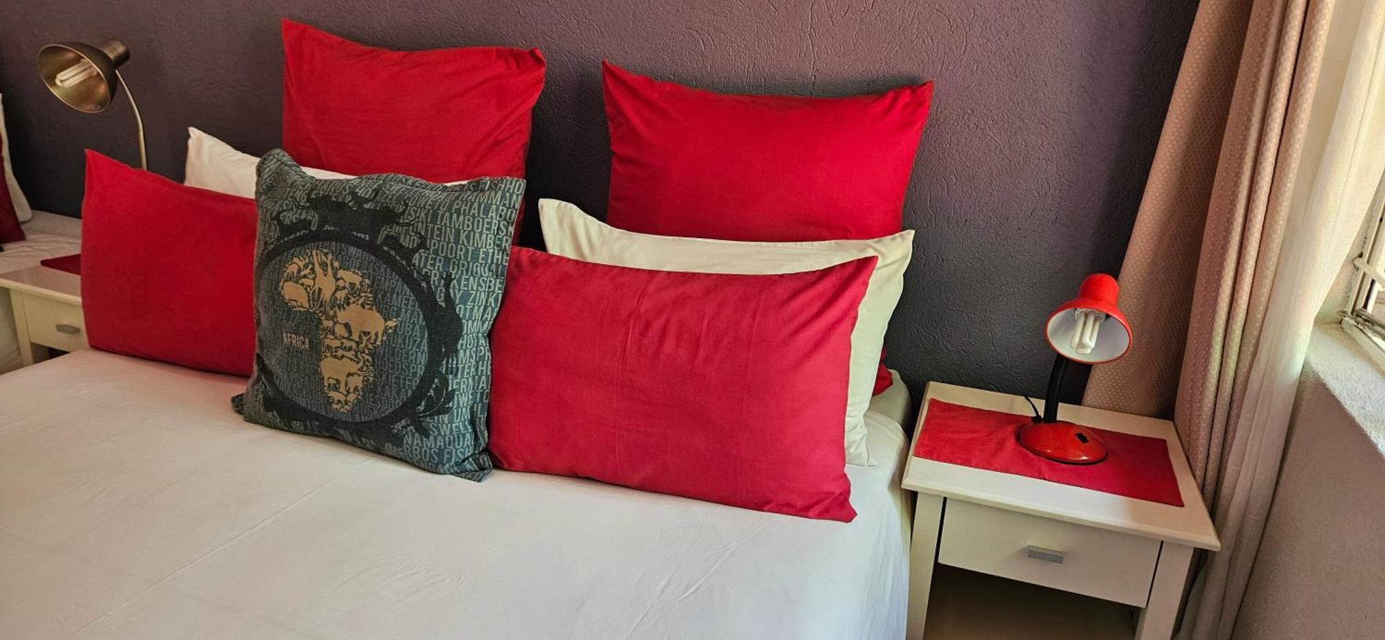 Old Vic Travellers Inn Nelspruit ネルスプロイト エクステリア 写真