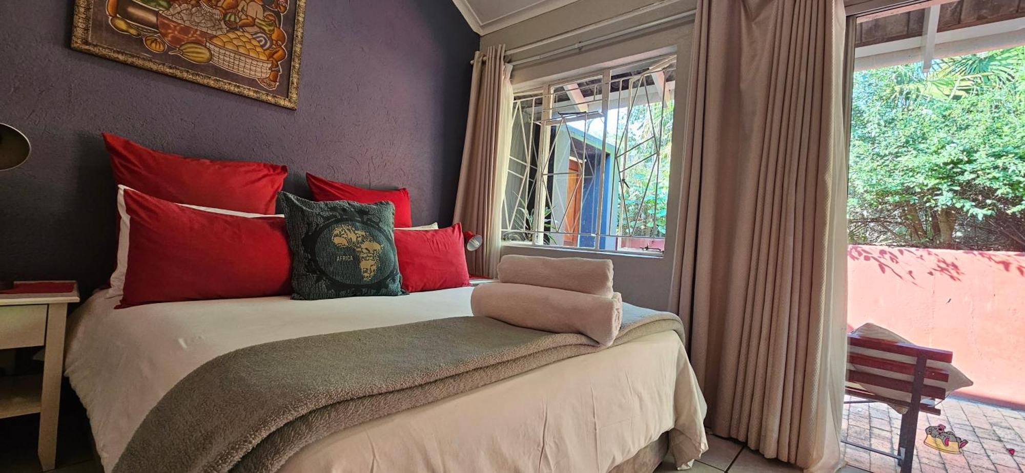 Old Vic Travellers Inn Nelspruit ネルスプロイト エクステリア 写真