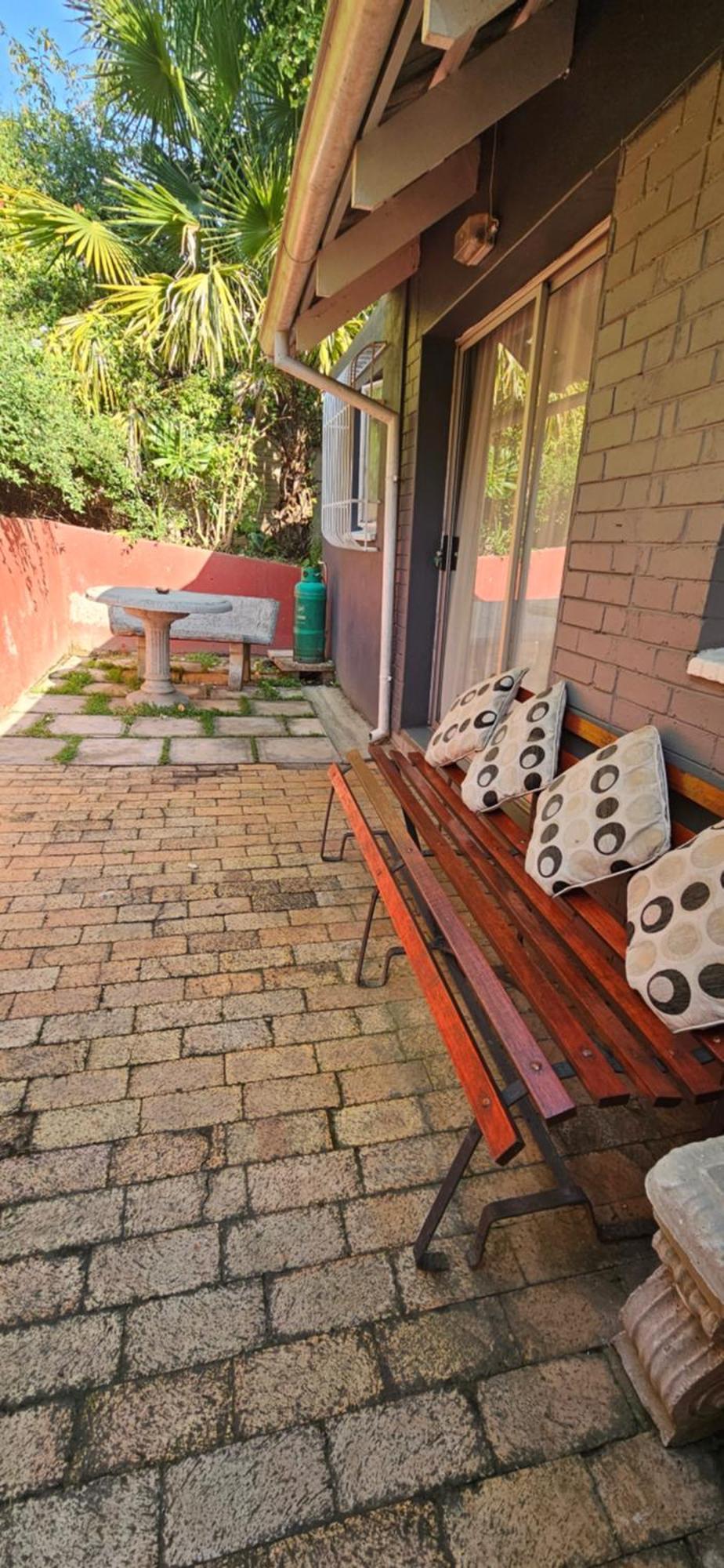 Old Vic Travellers Inn Nelspruit ネルスプロイト エクステリア 写真