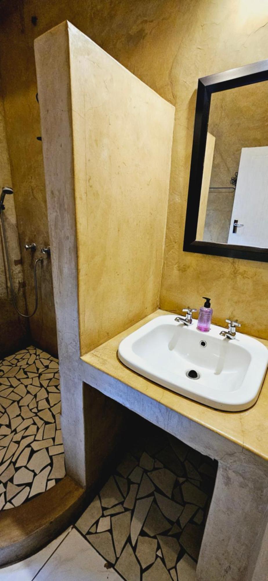 Old Vic Travellers Inn Nelspruit ネルスプロイト エクステリア 写真