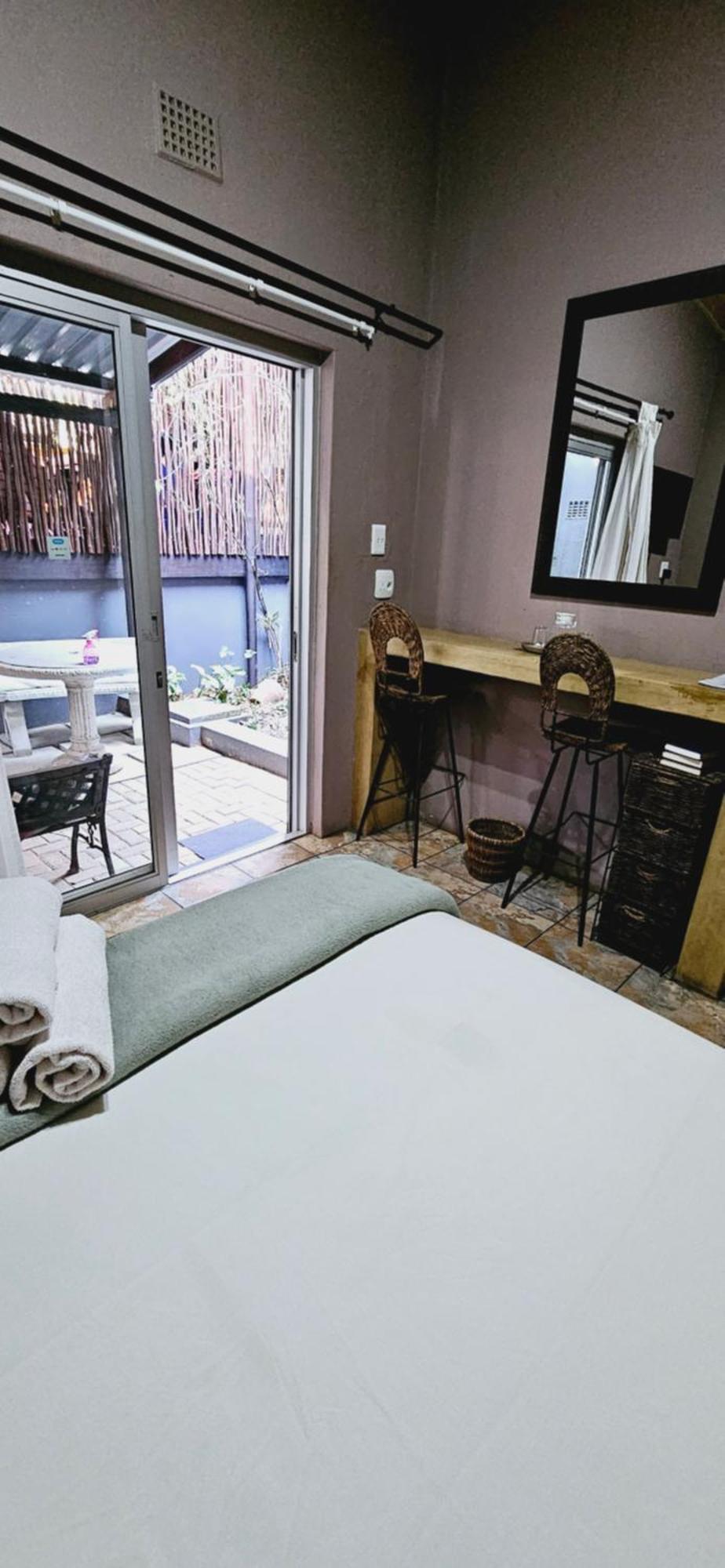 Old Vic Travellers Inn Nelspruit ネルスプロイト エクステリア 写真