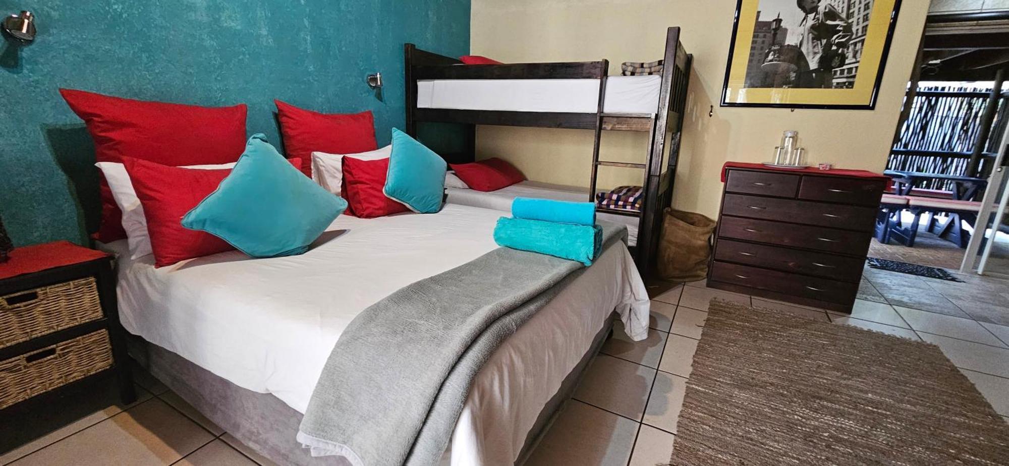 Old Vic Travellers Inn Nelspruit ネルスプロイト エクステリア 写真