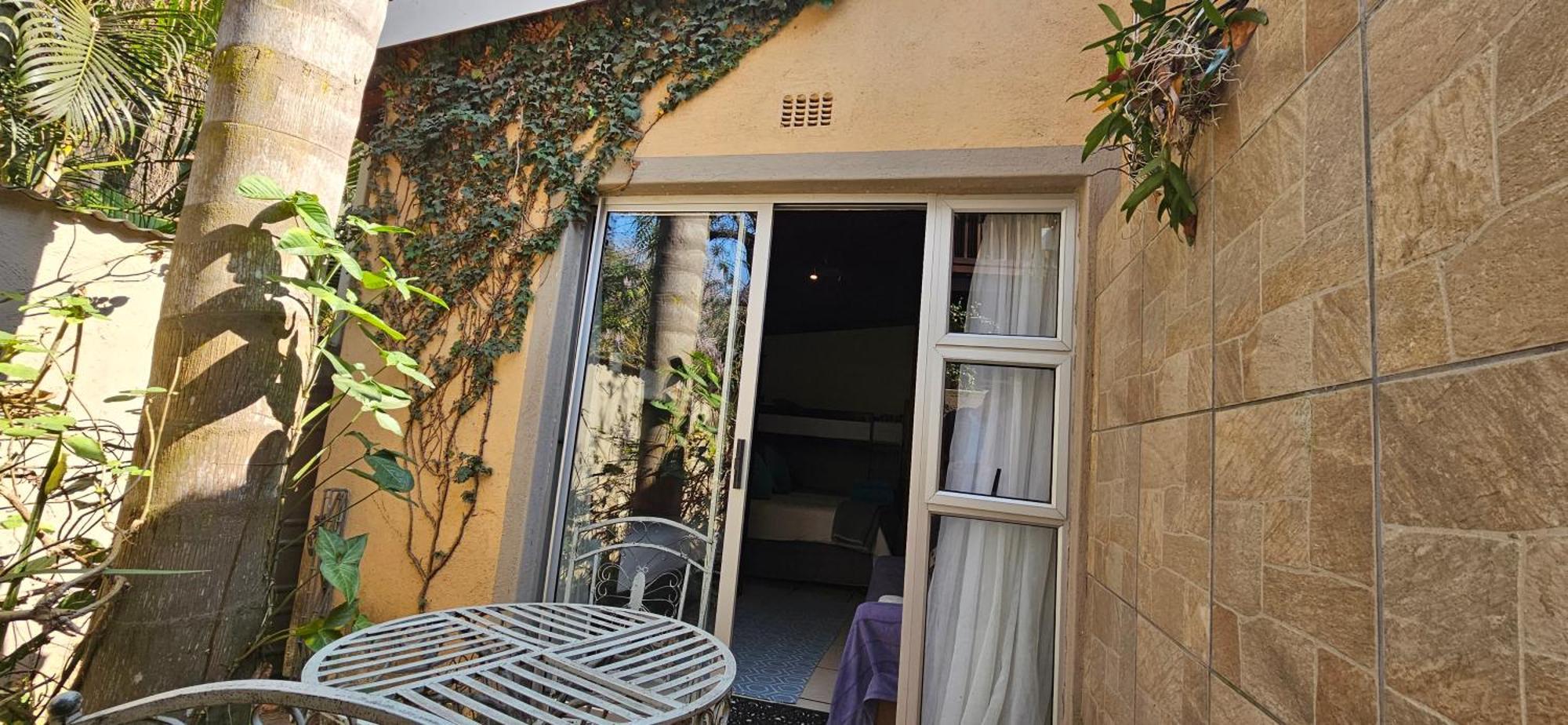 Old Vic Travellers Inn Nelspruit ネルスプロイト エクステリア 写真