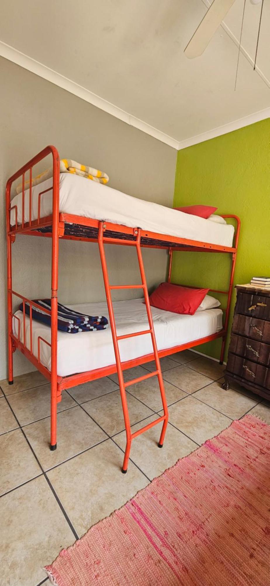 Old Vic Travellers Inn Nelspruit ネルスプロイト エクステリア 写真