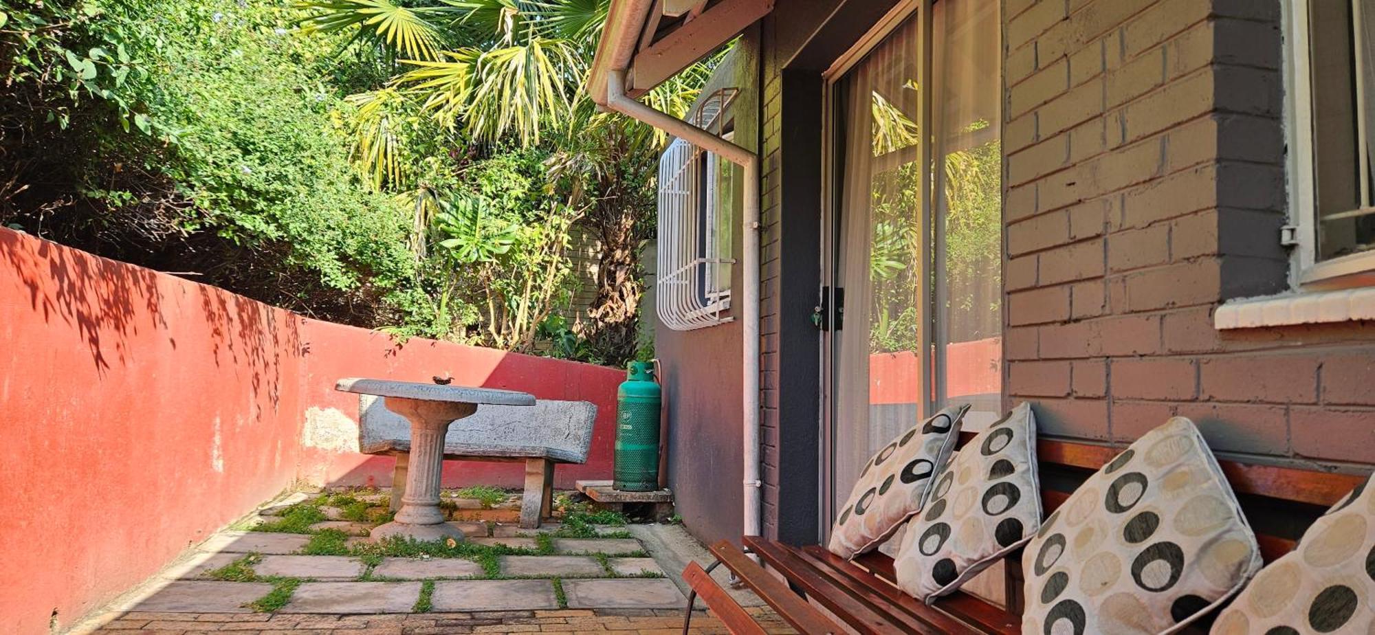 Old Vic Travellers Inn Nelspruit ネルスプロイト エクステリア 写真